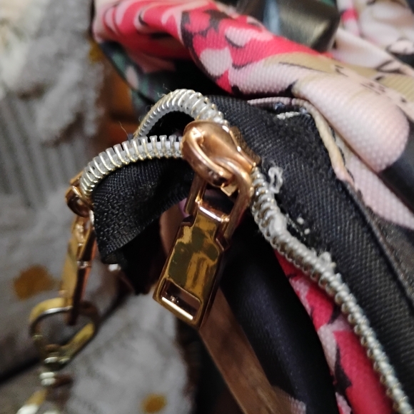 VSNOON Laptop Backpack Stylish College School Backpack with USB Black Pink Roses - Picture 9 of 13